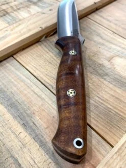 Bark River Gunny CPM 3V Dark Curly Maple, Red Liners, Mosaic Pins -Helle Shop bark river knives bark river gunny cpm 3v dark curly maple red liners mosaic pins 41989662638292