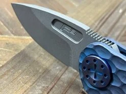 Curtiss F3 Compact Slicer Flipper PM-Mill Handles SW MagnaCut Blasted Ti Blue (USA) -Helle Shop curtiss custom knives curtiss f3 compact slicer flipper pm mill handles sw magnacut blasted ti blue usa 41989847646420