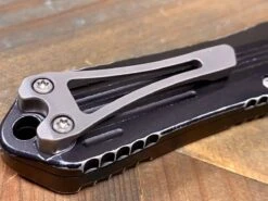 Heretic Manticore E Battleworn Black OTF Automatic Knife 3" Recurve Stonewash H029-2A-BATTLE -Helle Shop heretic knives heretic manticore e battleworn black otf automatic knife 3 recurve stonewash h029 2a battle 39393558397140