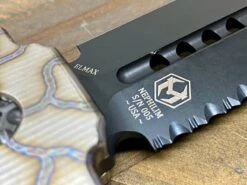 Heretic Nephilim Fixed Blade D/E Dagger Flamed Titanium Handle DLC Black Full Serrated Blade H003-6C-FTi -Helle Shop heretic knives heretic nephilim fixed blade d e dagger flamed titanium handle dlc black full serrated blade h003 6c fti 39393560625364