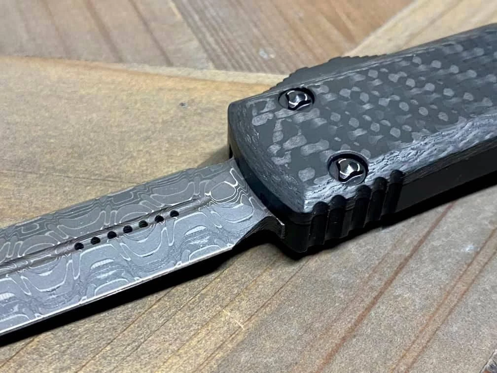 Microtech 122-16 CFS Ultratech Signature Auto OTF 3.46" Damascus D/E Carbon Fiber 2 Microtech 122-16 CFS Ultratech Signature Auto OTF 3.46" Damascus D/E Carbon Fiber - Image 2