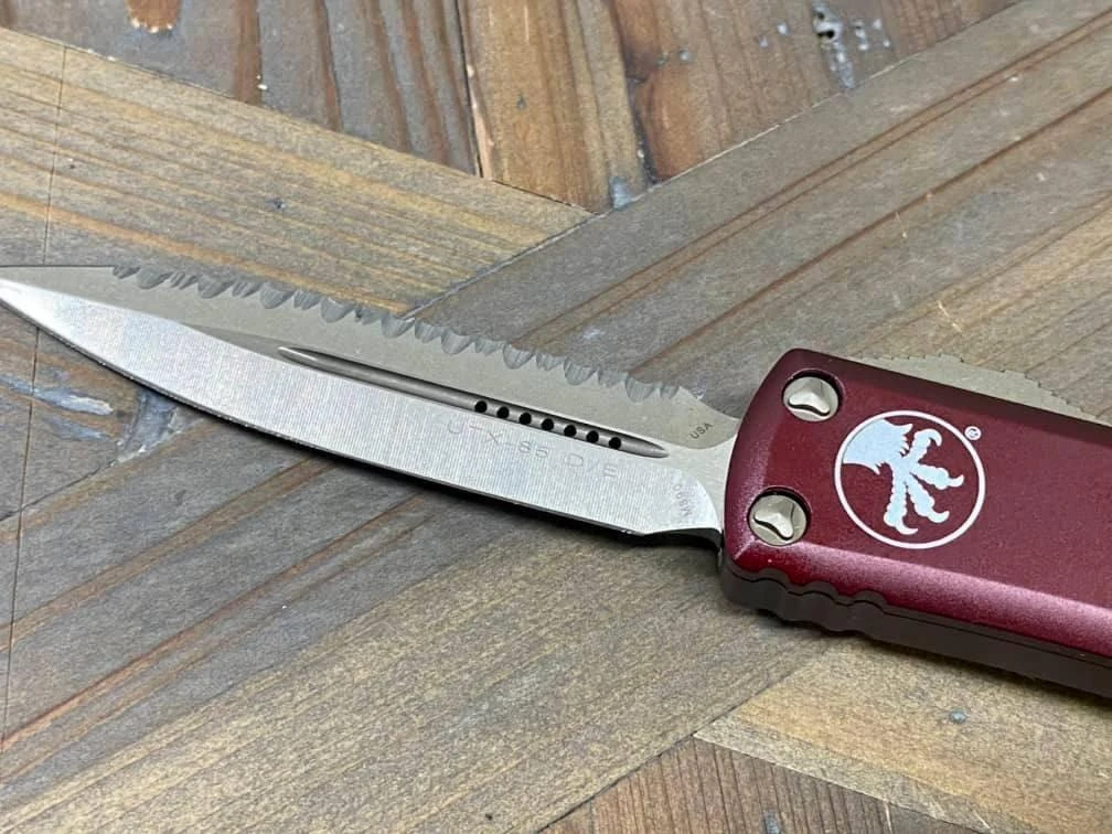 Microtech 232-15 MR UTX-85 D/E Bronze Merlot Full Serrated Blade (USA) 1 Microtech 232-15 MR UTX-85 D/E Bronze Merlot Full Serrated Blade (USA)