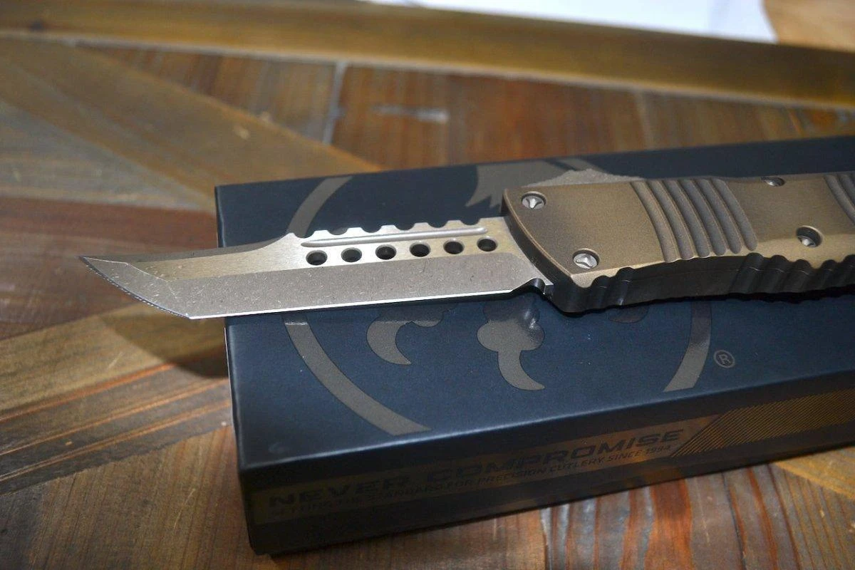 Microtech Combat Troodon 219-13APABS Hellhound Bronze Signature Series 1 Microtech Combat Troodon 219-13APABS Hellhound Bronze Signature Series